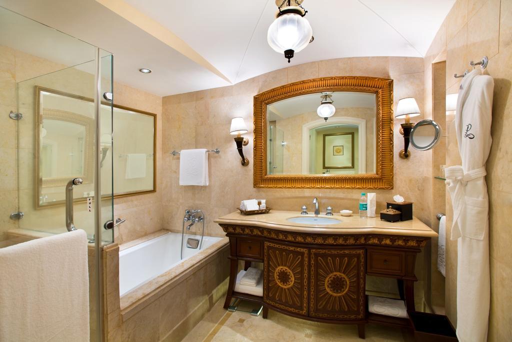 Executive Suite with Pool / Garden View Balcony, BMW Airport Transfers & Cocktail hours,702405580:JPEG