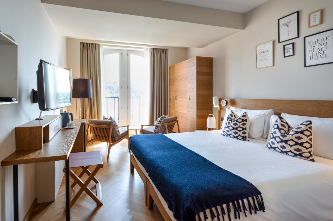 Superior Double or Twin Room Lake View