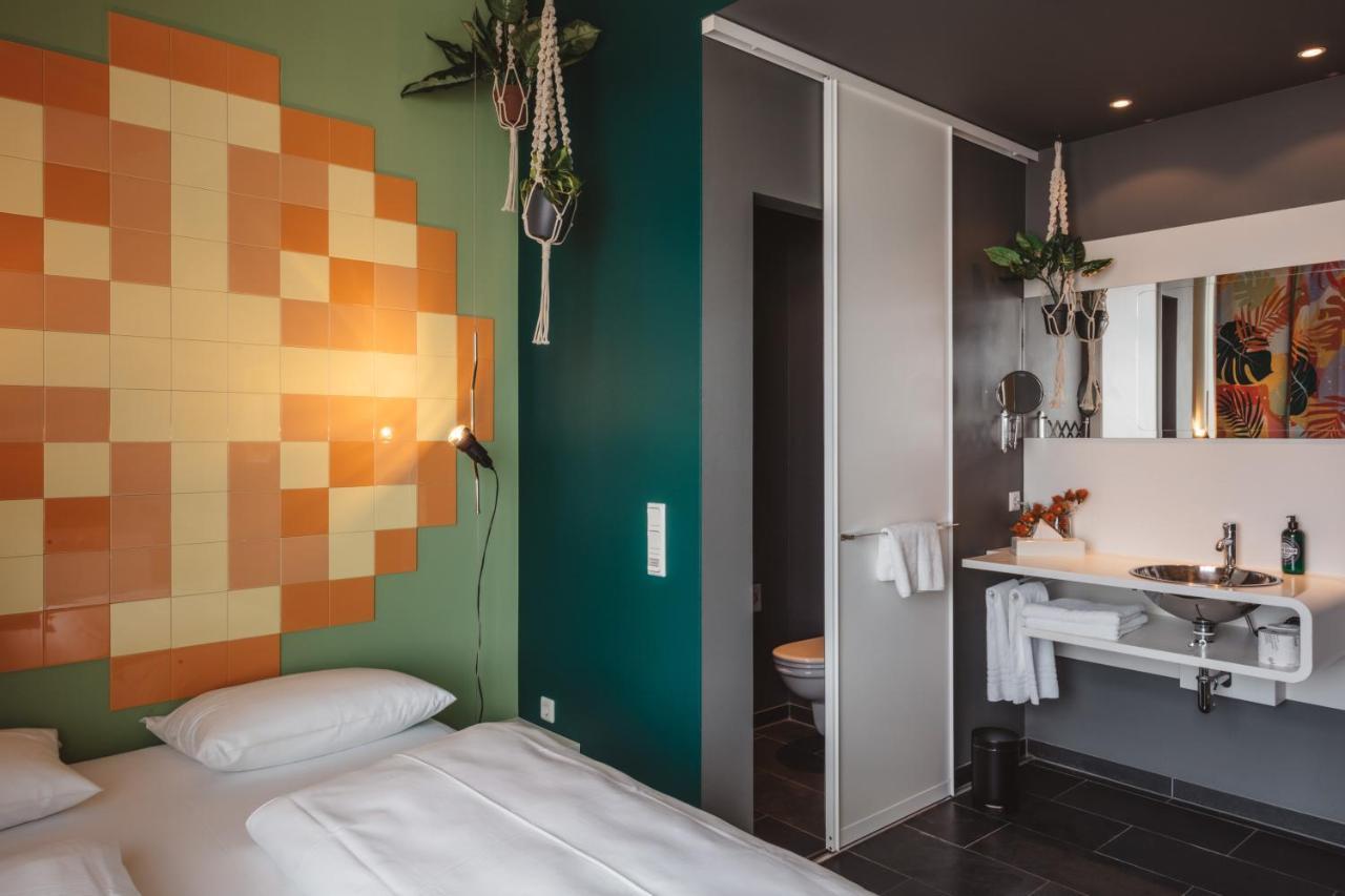 Double Room L Balcony