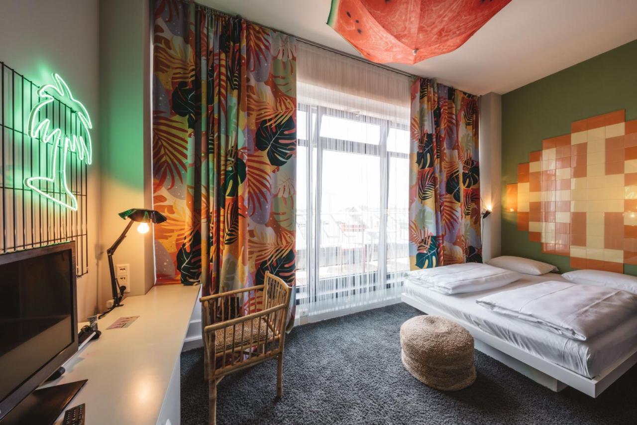 Double Room L Balcony