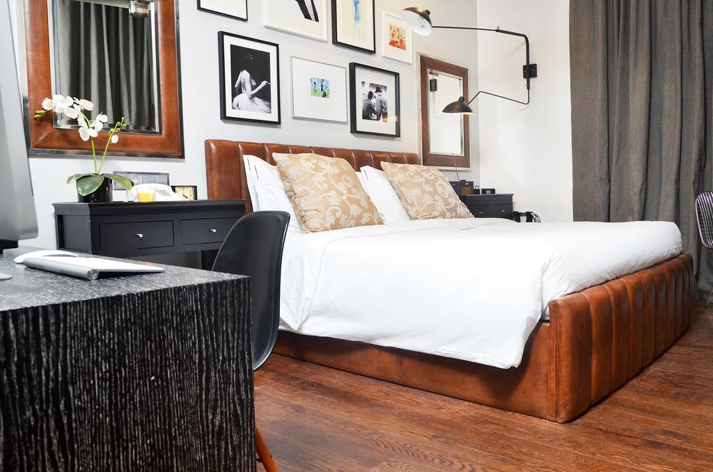 Small Room with street view,113064231:JPEG