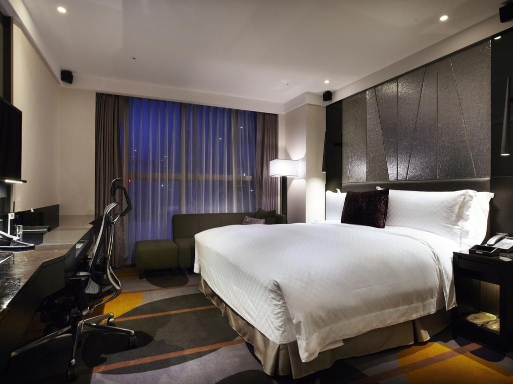 Premium King Room