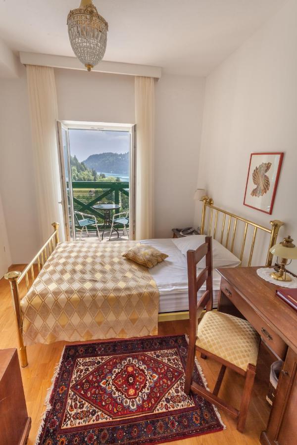 Single Room with Balcony and Lake View,1339900895:JPEG