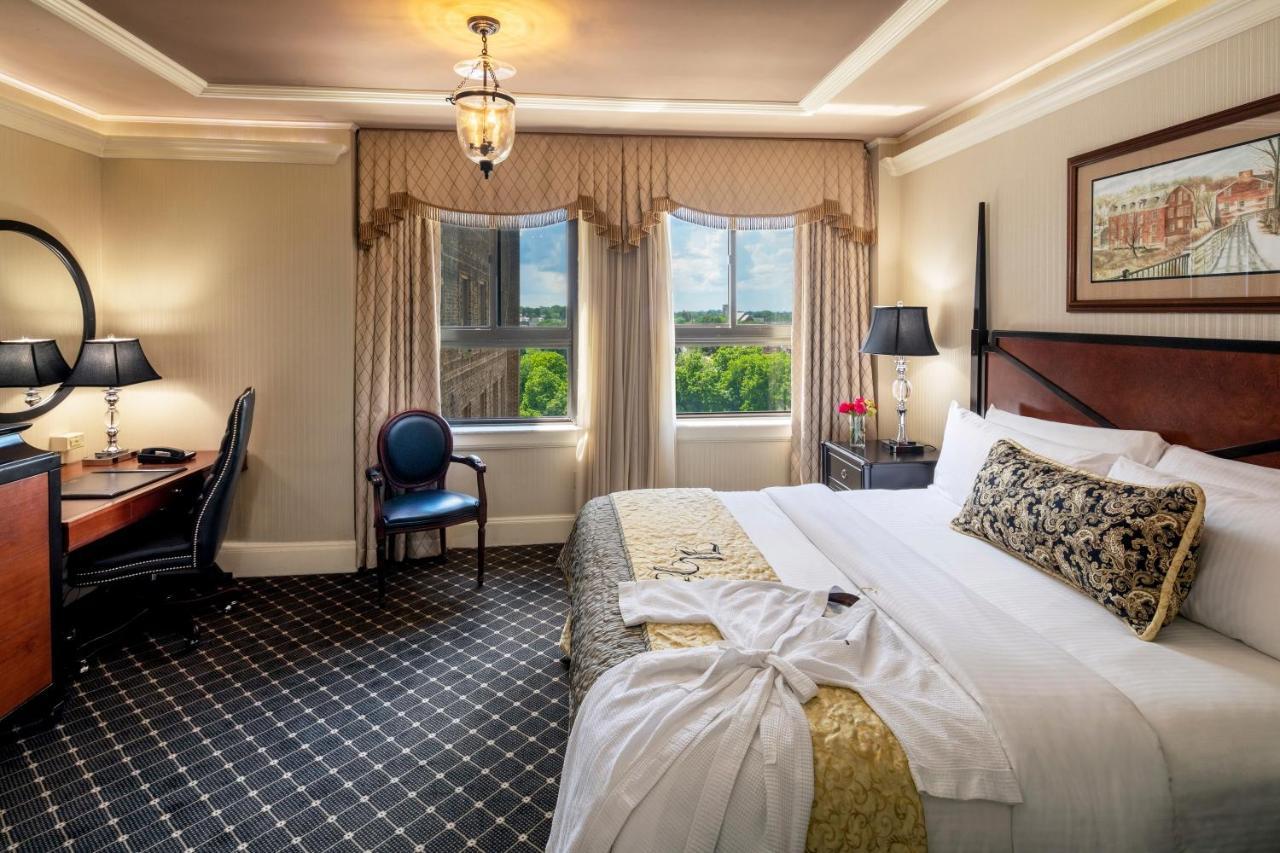 ADA King room Roll Shower