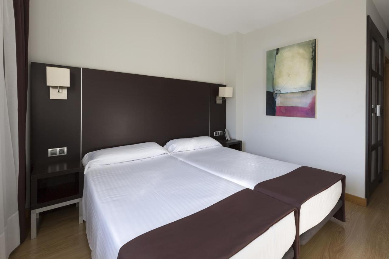 Two Connecting Double Rooms,1138840456:JPEG