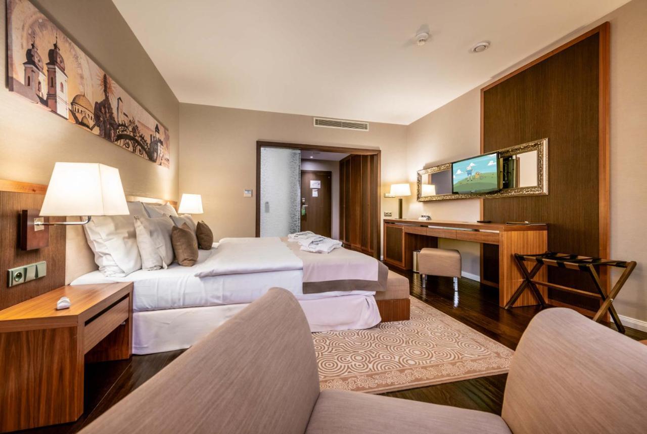 Deluxe Double Room,1146180955:JPEG