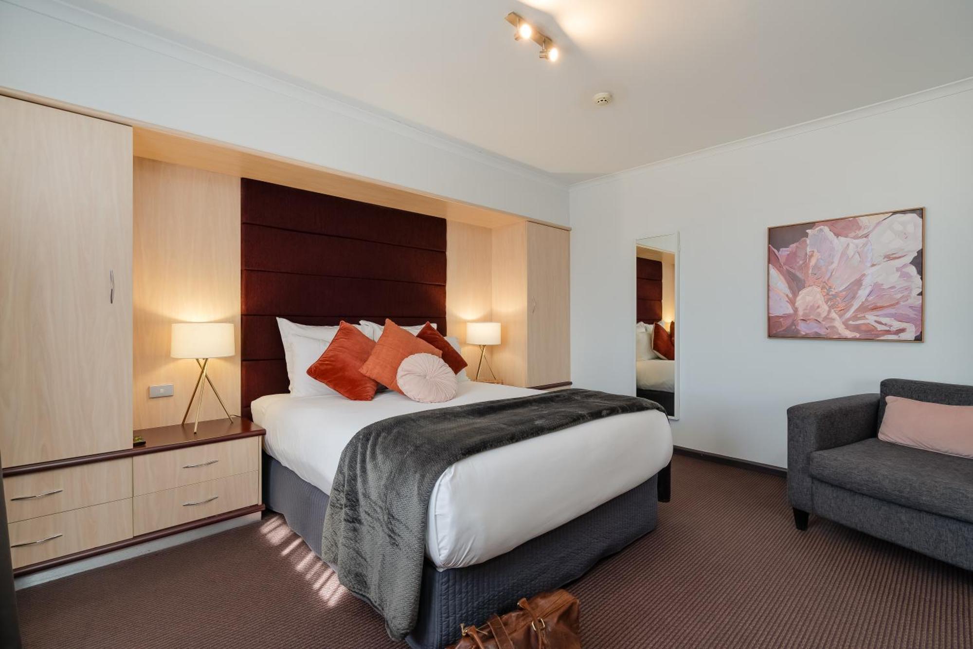 Deluxe King Suite