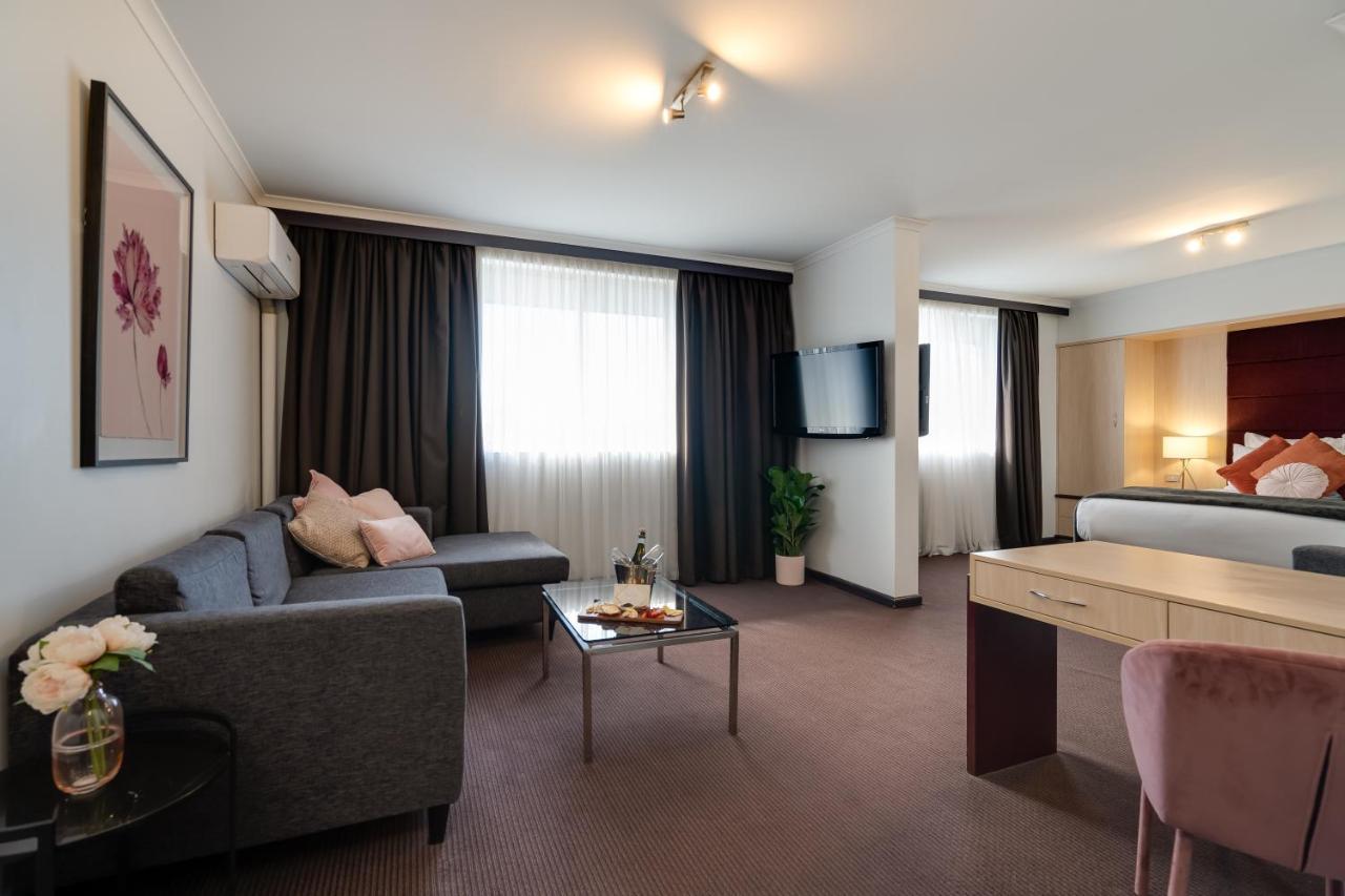 Deluxe King Suite