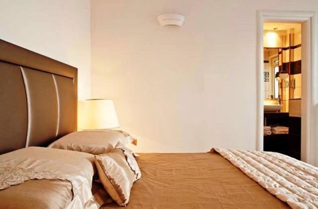 Venus Suite with Hot Tub and Caldera View