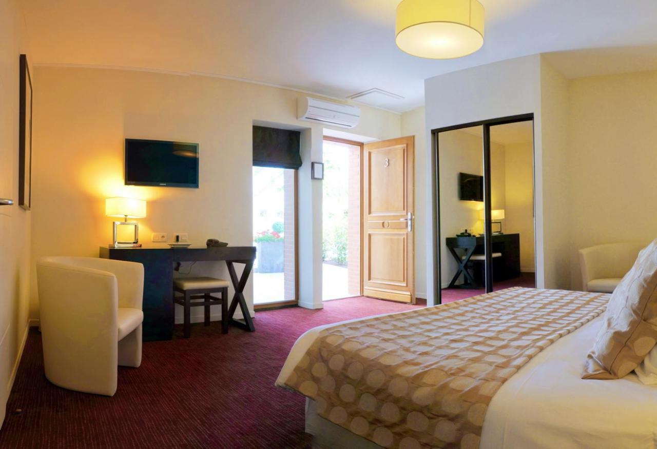 Superior Double or Twin Room Bath
