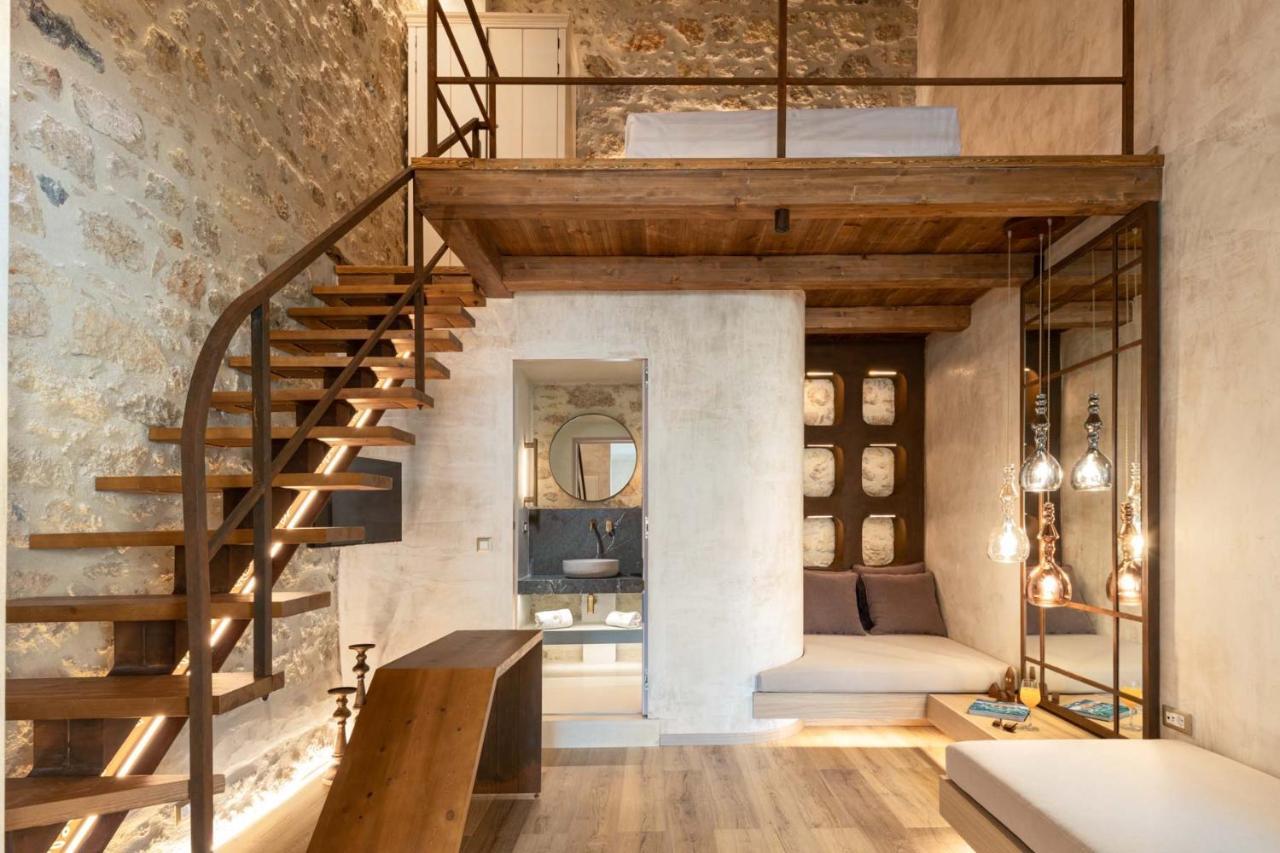 Superior Split Level Suite - Ino