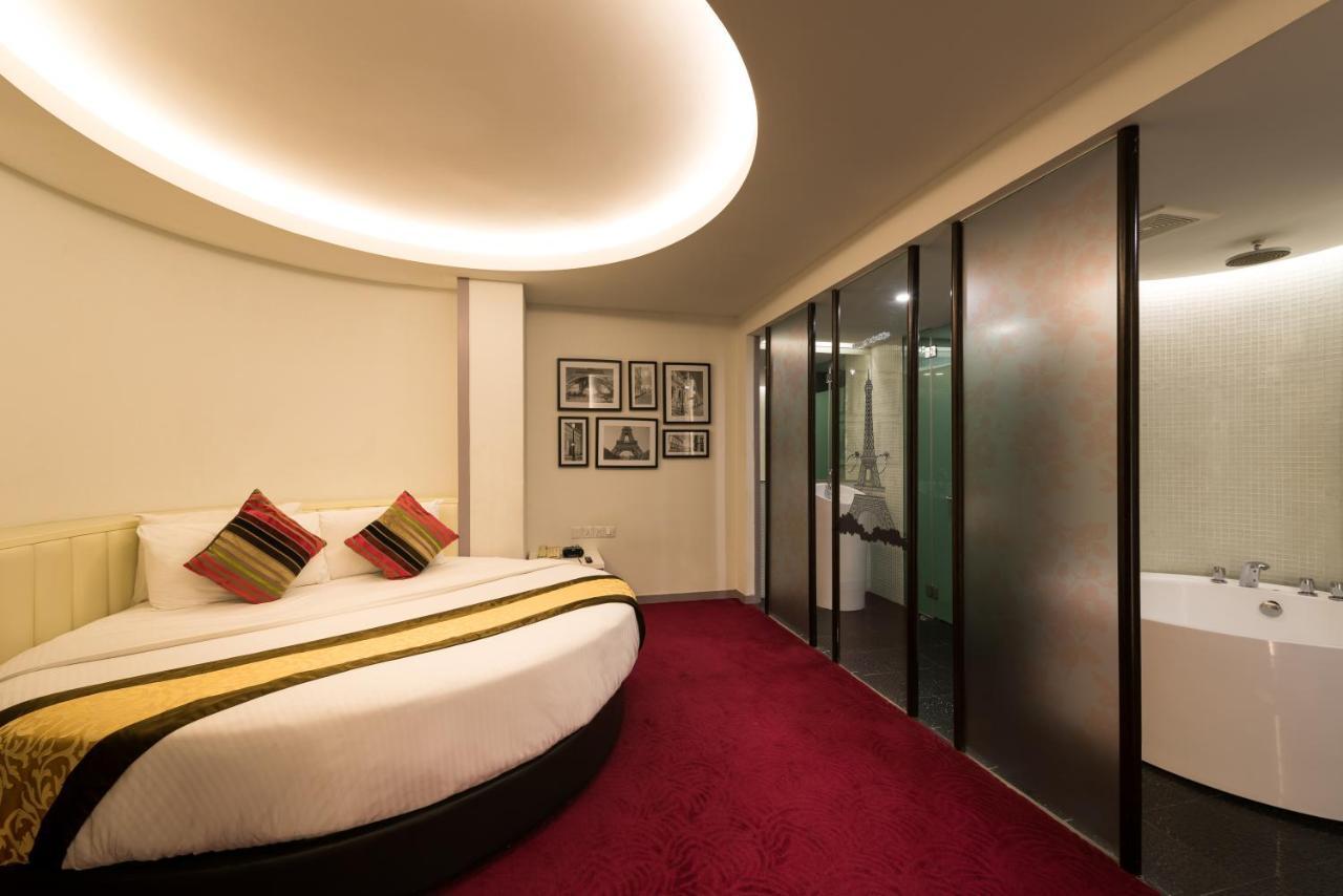 Theme room