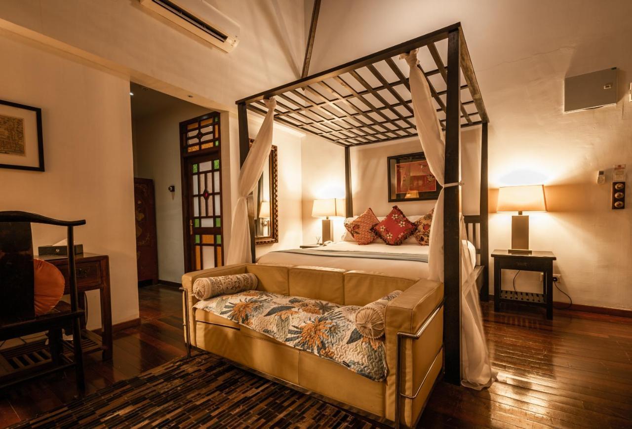 Hutton Deluxe King Room with Jacuzzi