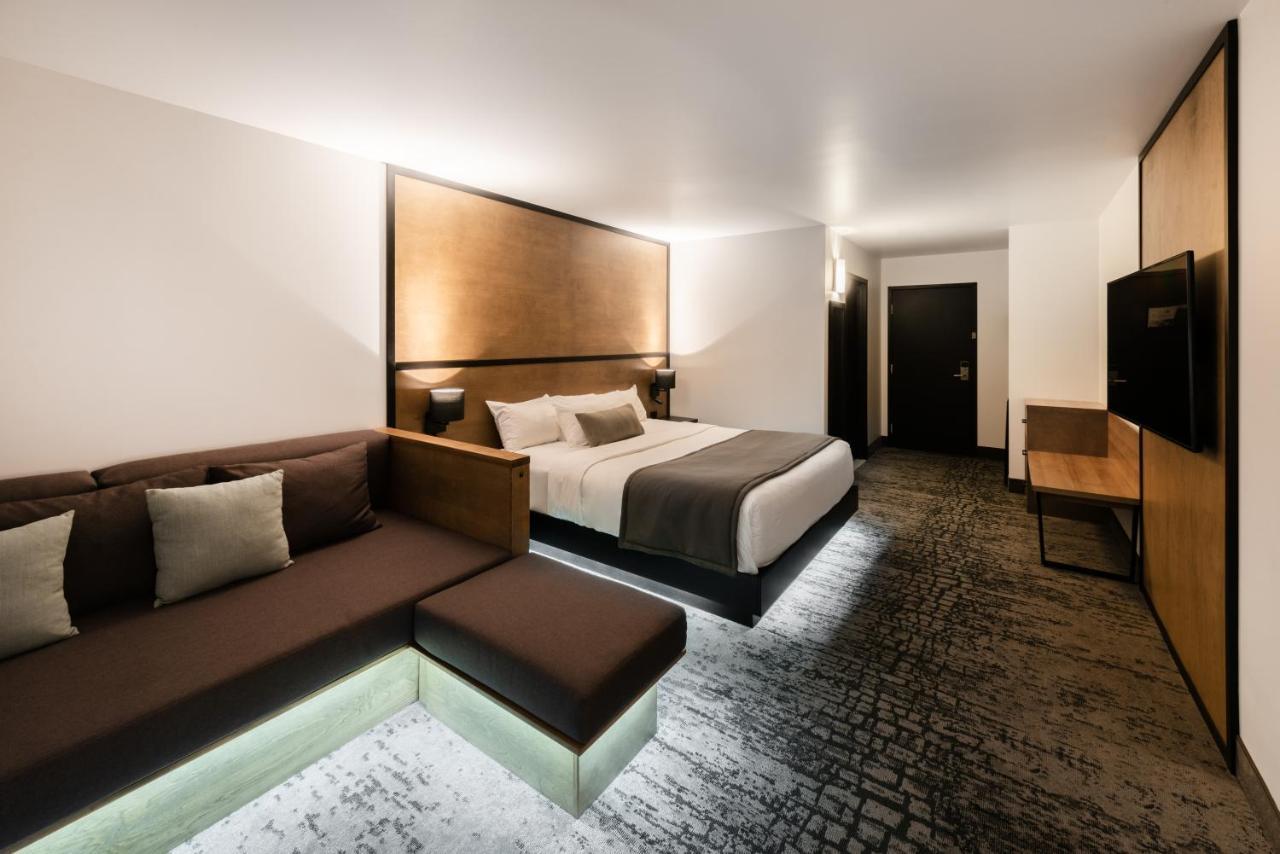 Comfo King Lounge room mountain side