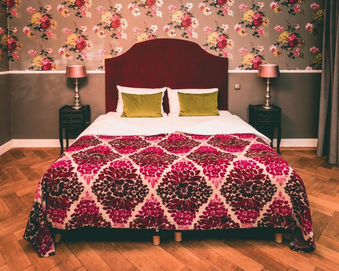XL Room