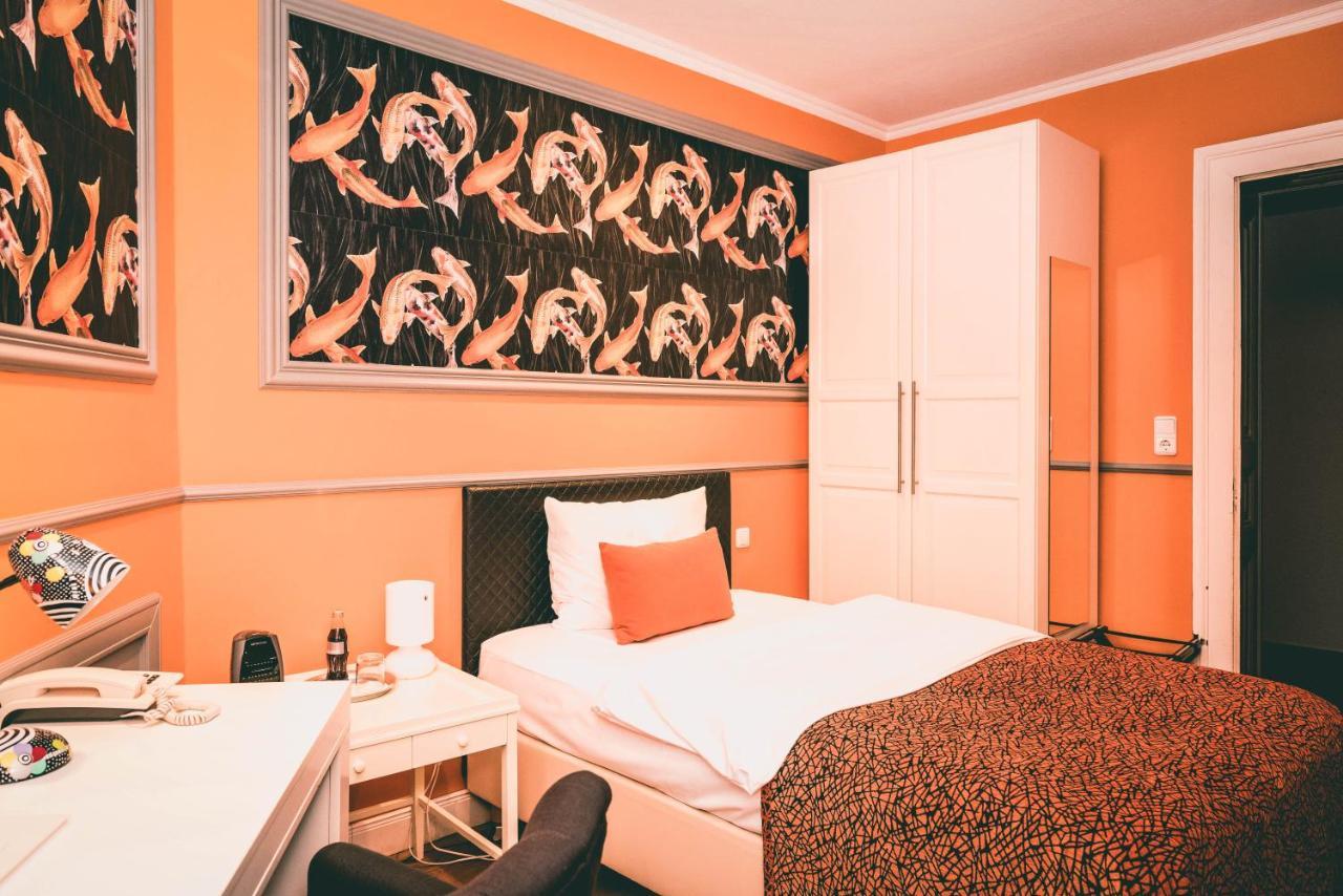 S Room