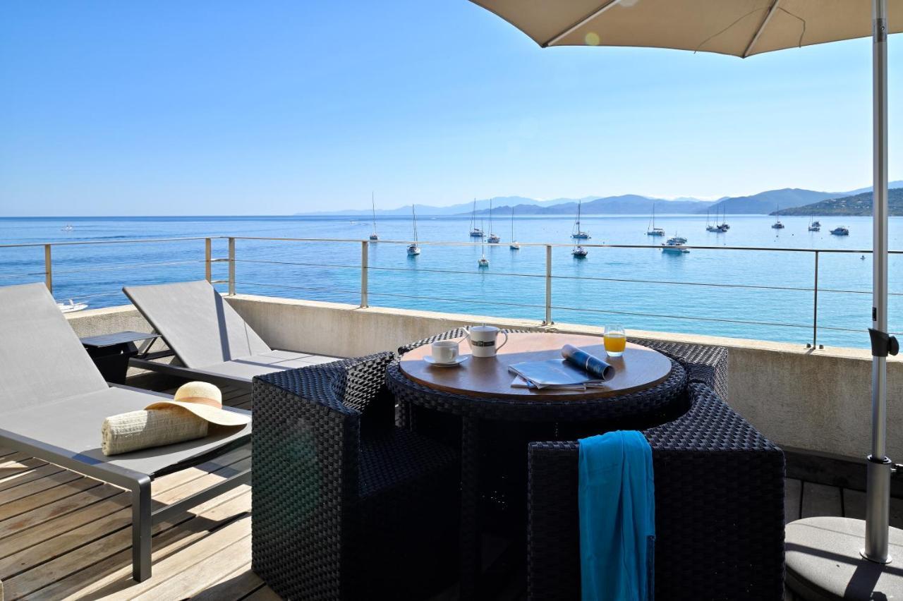 Panoramic sea view suite jacuzzi
