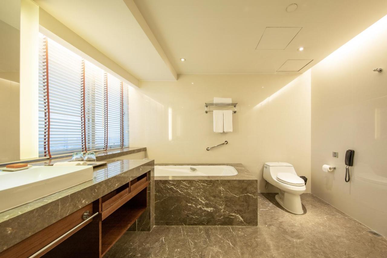 Premium King Room with City View