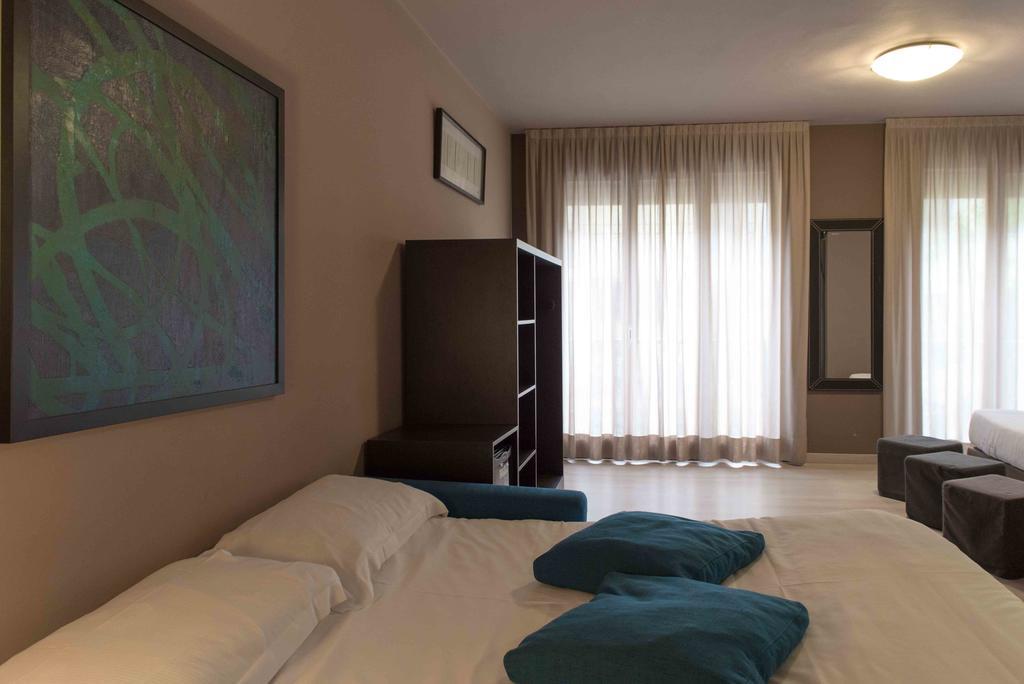 Family Room,153879514:JPEG