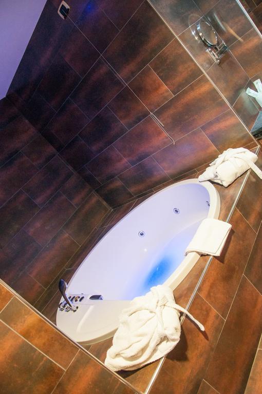 Queen Suite Spa Bath
