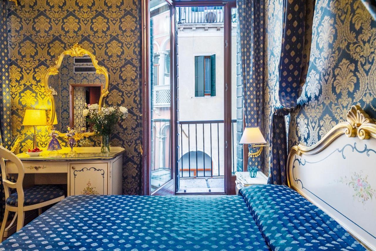 Kamer met Queensize Bed en Balkon