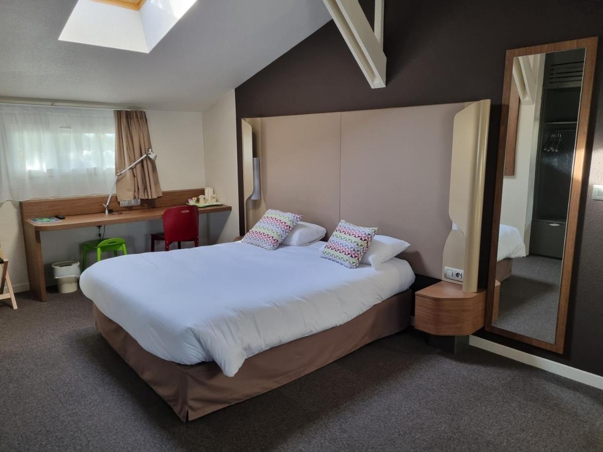 Room One Double Twin Beds