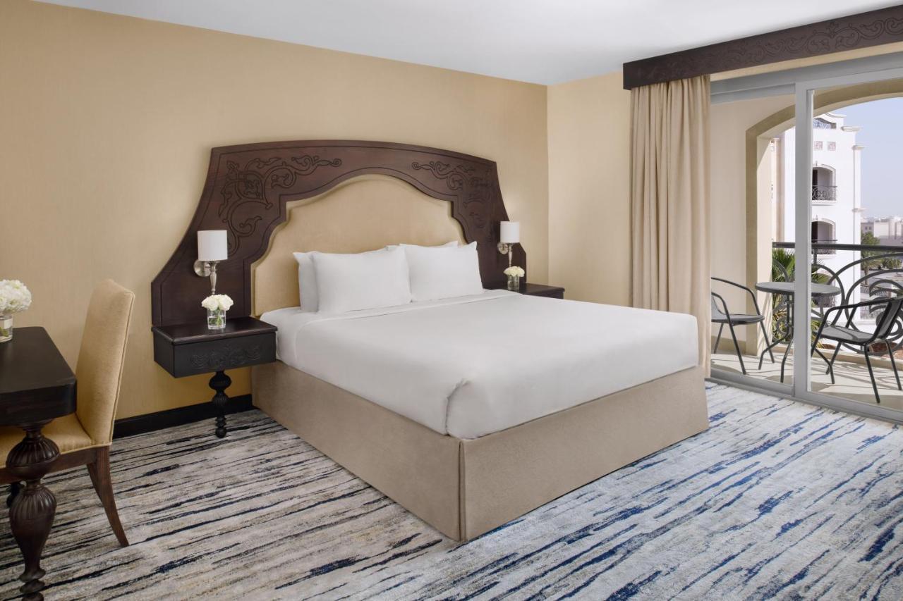 One-Bedroom King Suite with Balcony - Non-Smoking