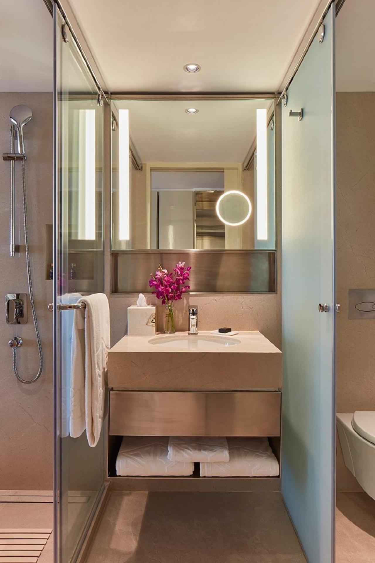 Superior Room City View King Bed