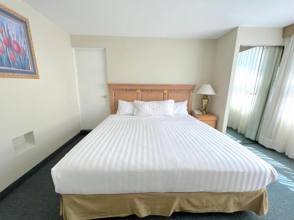 Deluxe King Room,1200282181:JPEG