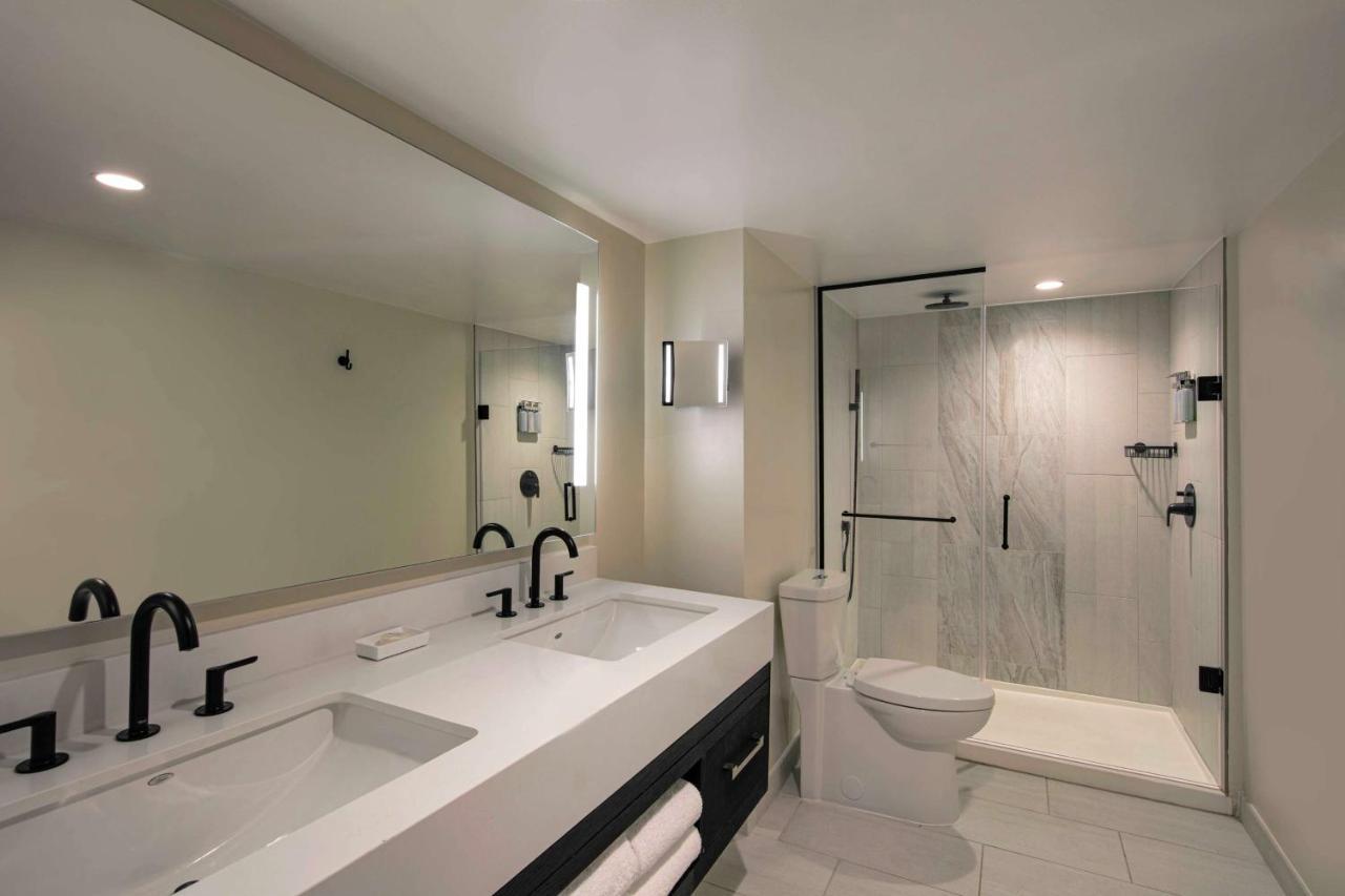 Junior King Suite City View