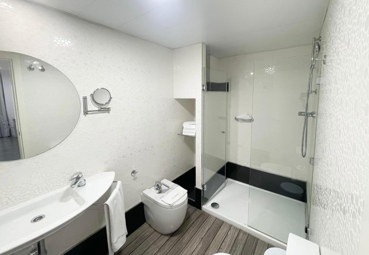 Chambre Double ou Lits Jumeaux avec Parking