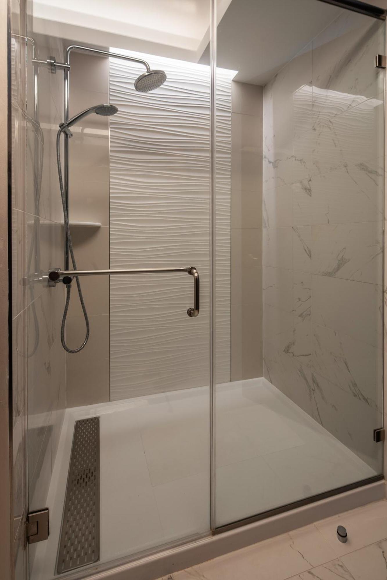 Luxury King Room,1697199991:JPEG