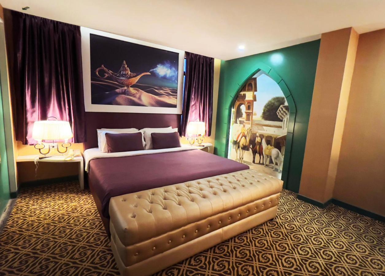 Theme room