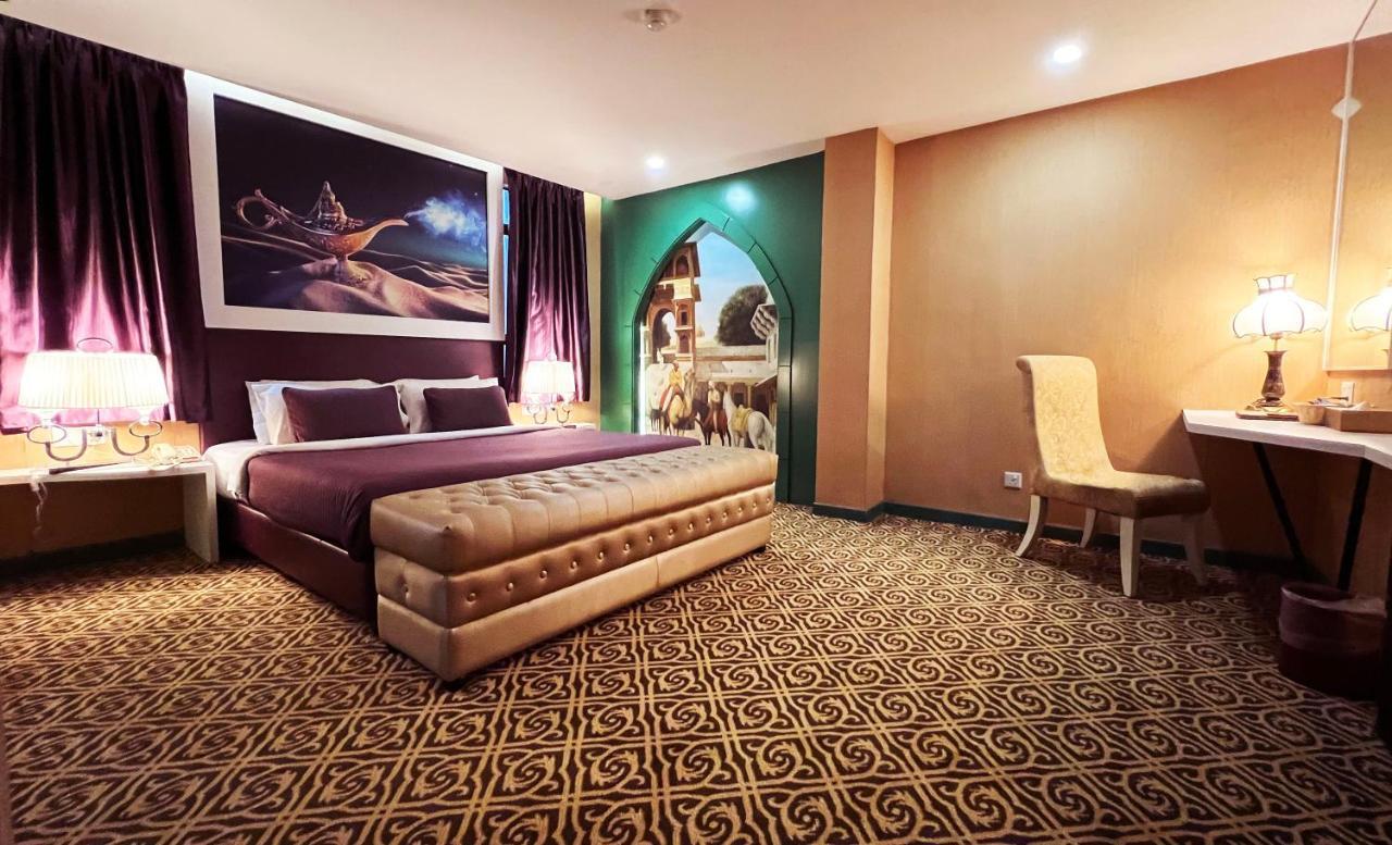 Theme room