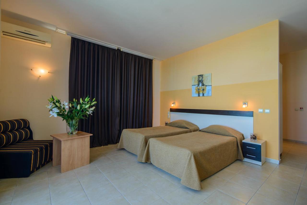 Comfort Tweepersoonskamer met 2 Aparte Bedden, Balkon en Uitzicht op Zee