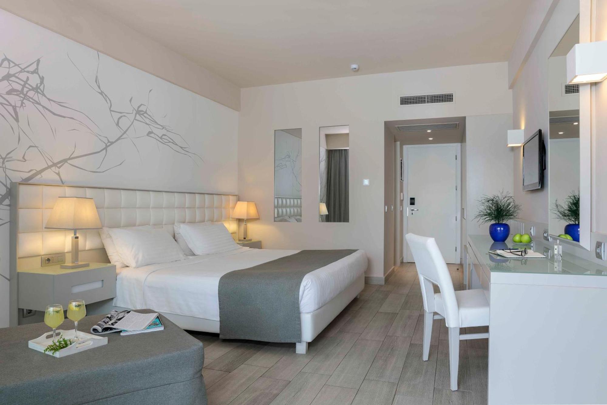 Deluxe Double Room with Pool View,772124065:JPEG