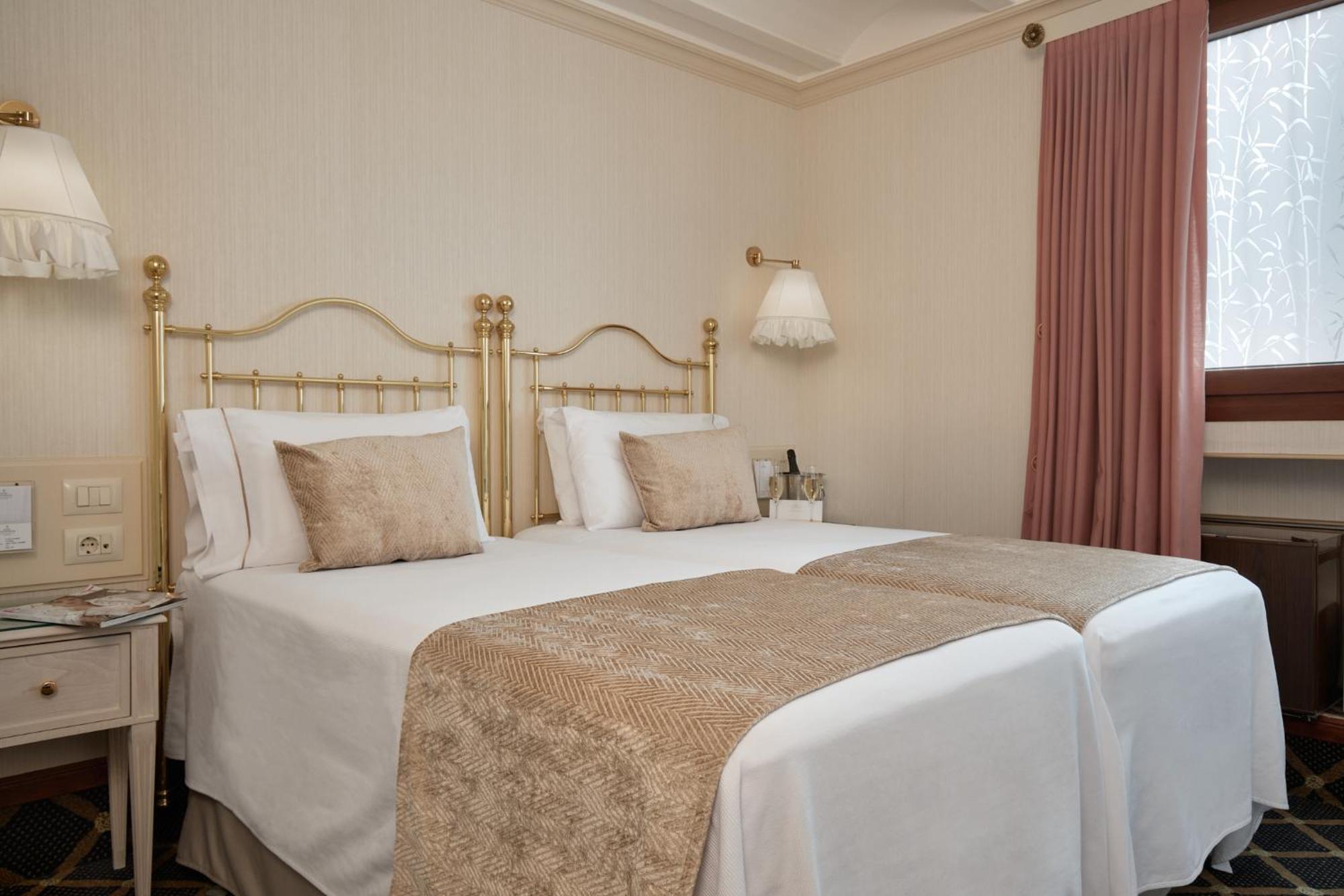 Double or Twin Room,1208033035:JPEG