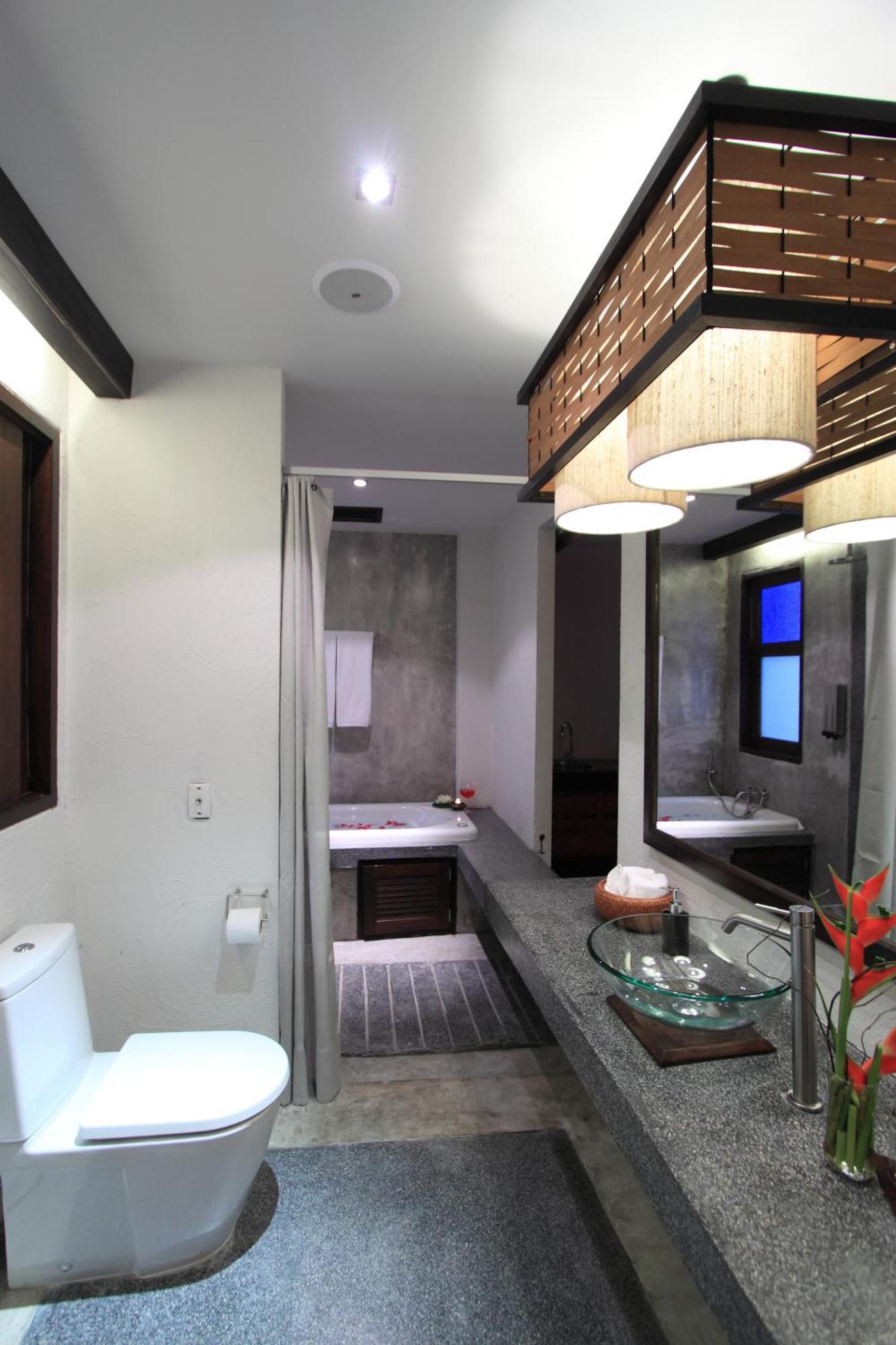 Honeymoon Suite