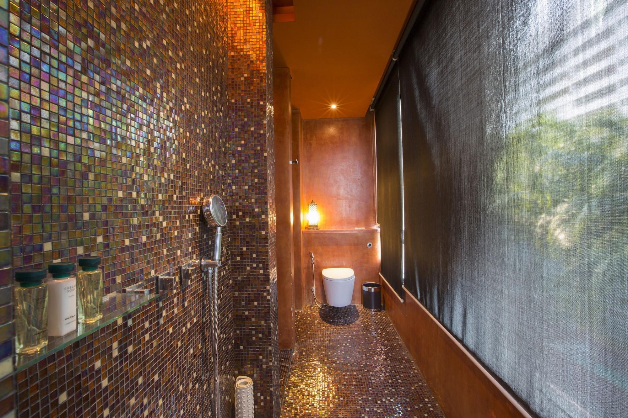 Oceanfront Suite Balcony Jacuzzi