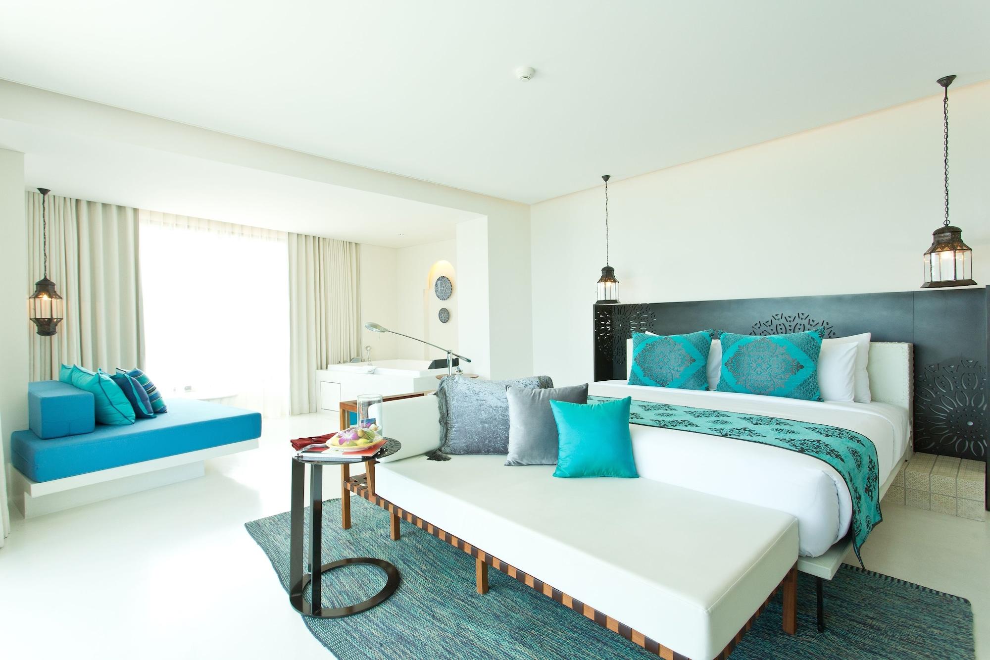 Oceanfront Suite Bedroom Jacuzzi