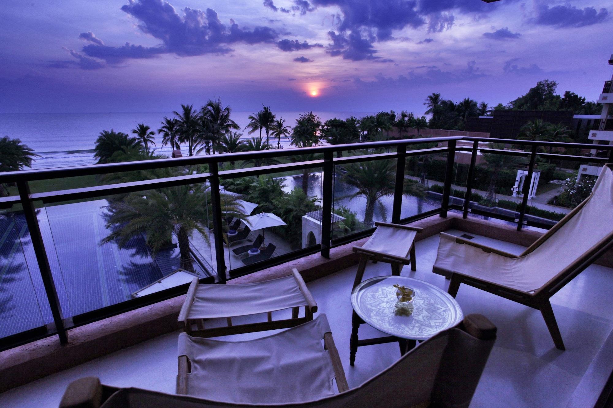 Oceanfront Suite Bedroom Jacuzzi