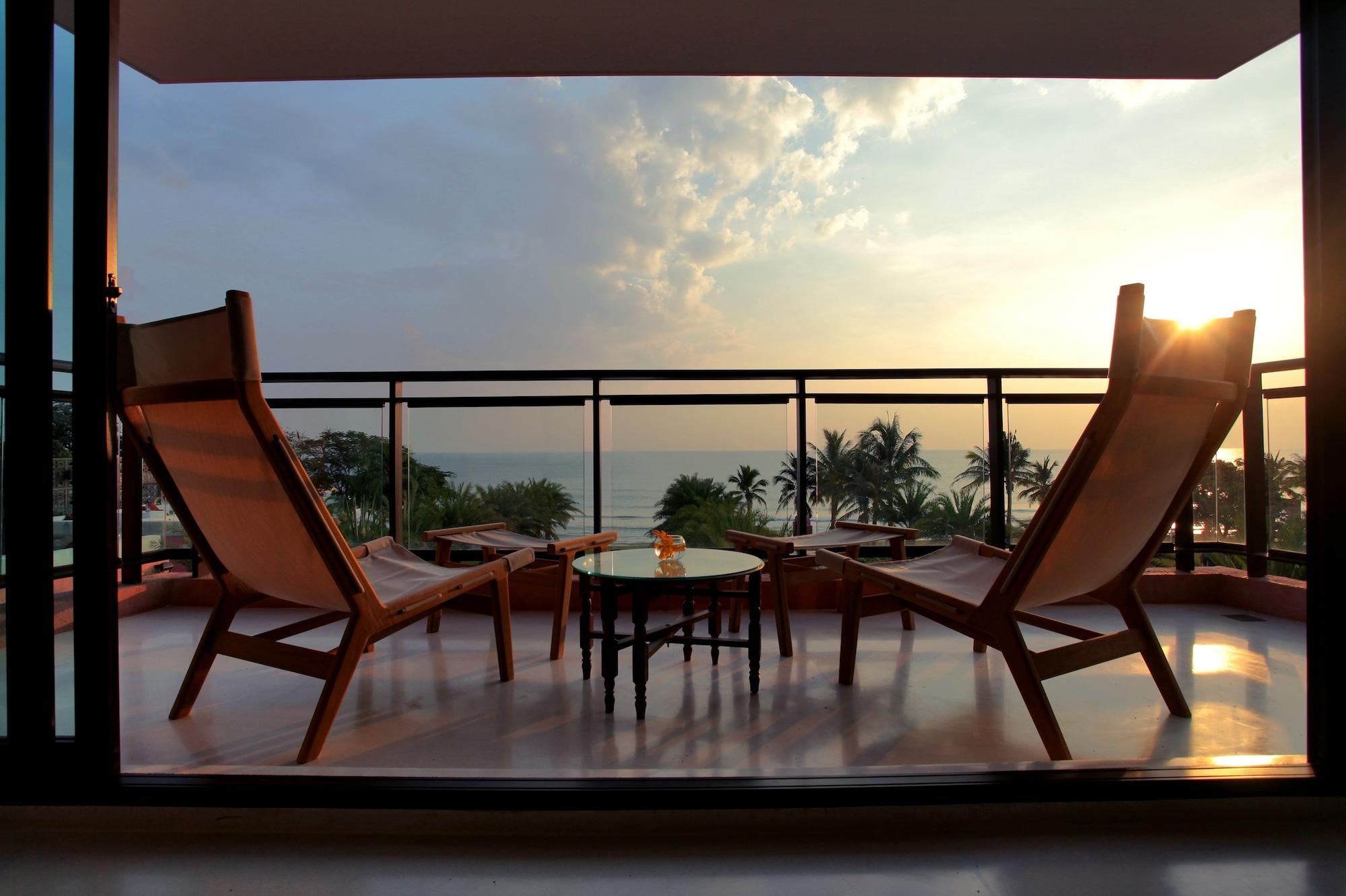 Oceanfront Suite Bedroom Jacuzzi