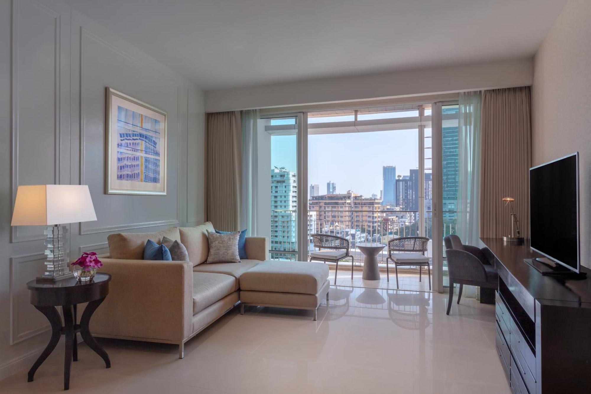 One-Bedroom Deluxe Suite King Club Benefits