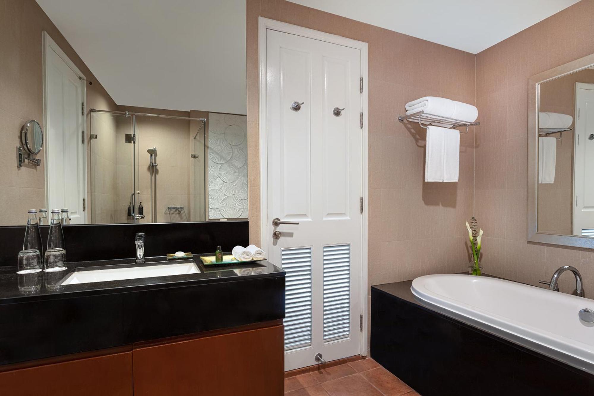 One-Bedroom Premium Suite King Club Benefits