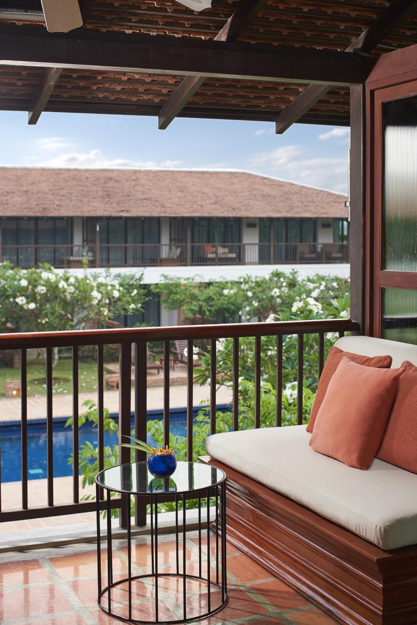 Superior King Room with Pool View
