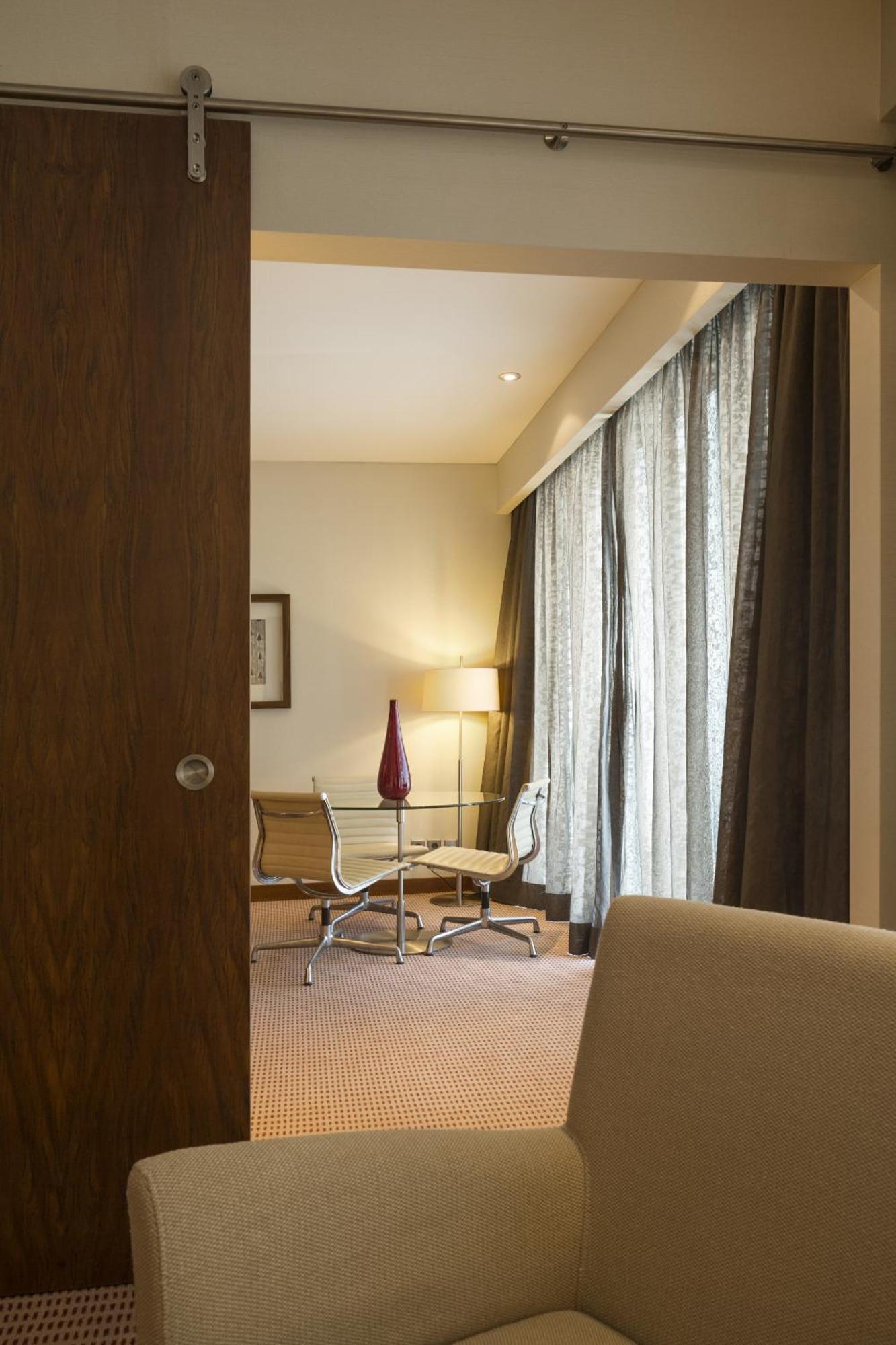 Family Suite (2 Adults + 2 Children up to 12 years old),1209323728:JPEG