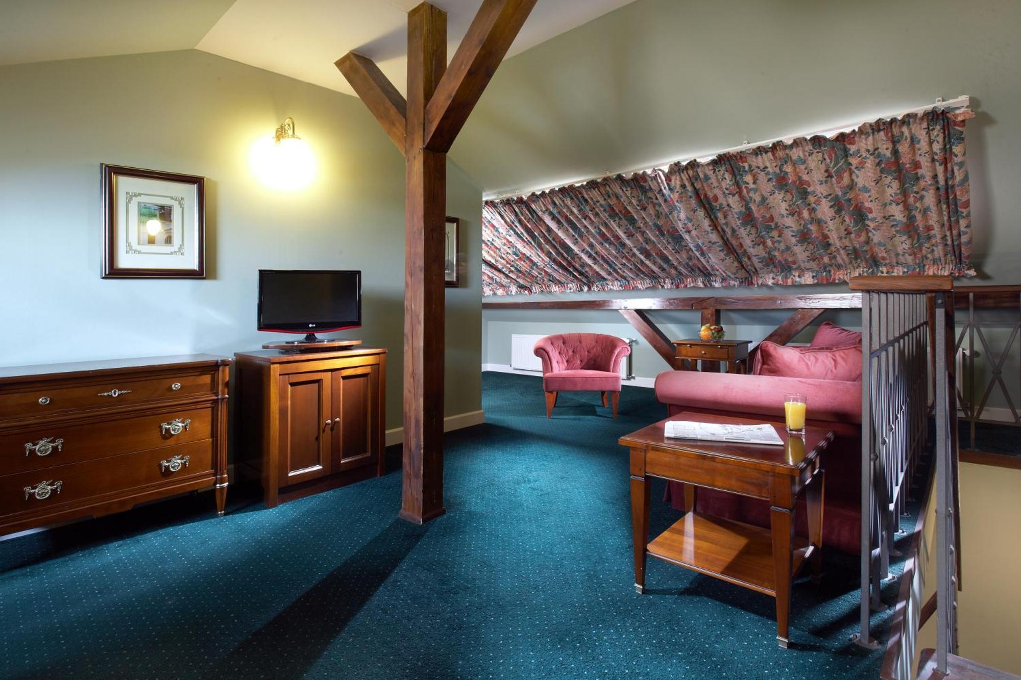 Suite,1274893396:JPEG