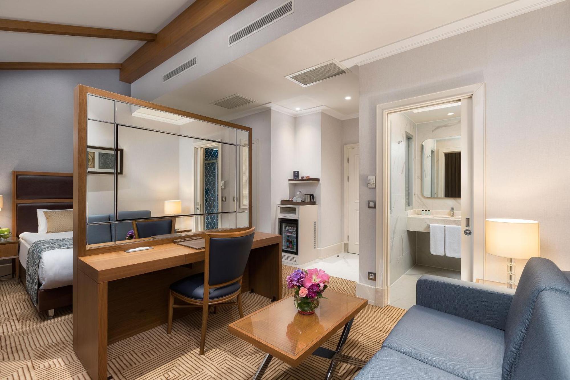 Executive Double Room with Balcony,1209844318:JPEG