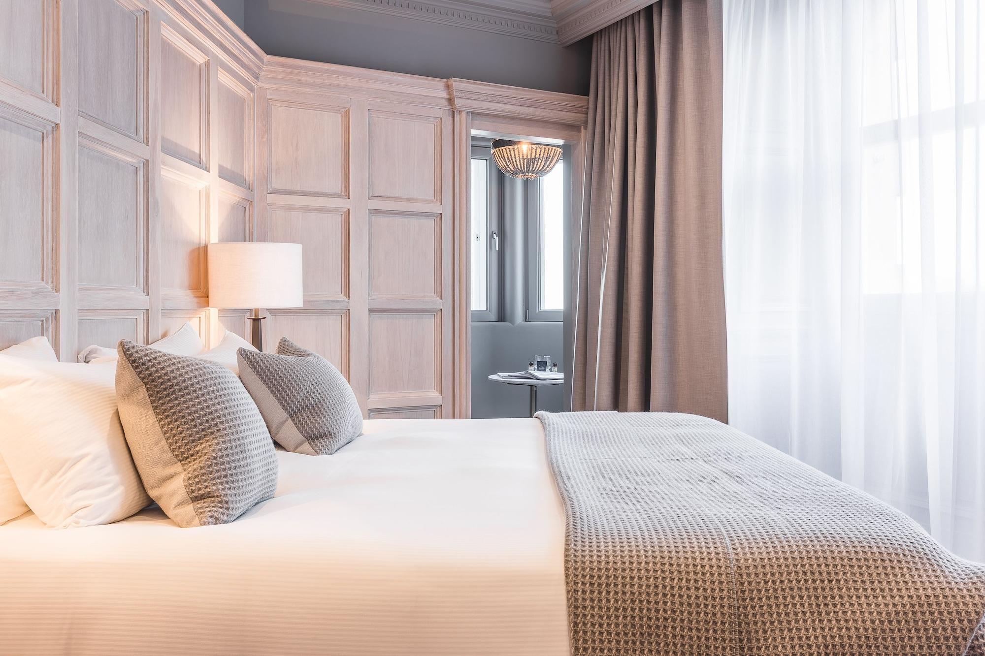 Director Twin or Double Room City View