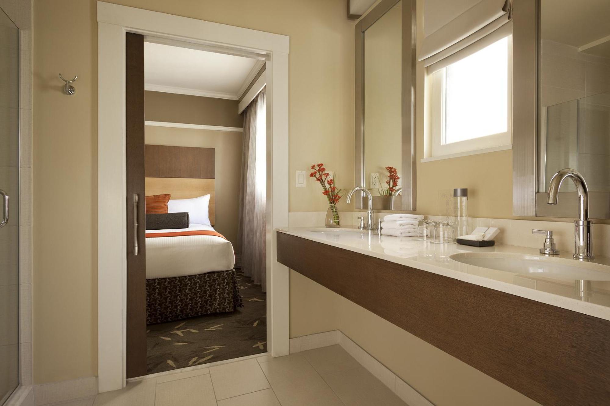 Deluxe Suite,1210211497:JPEG